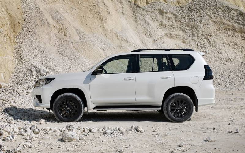 Comparison - Toyota Highlander Platinum 2020 - vs - Toyota Land Cruiser ...